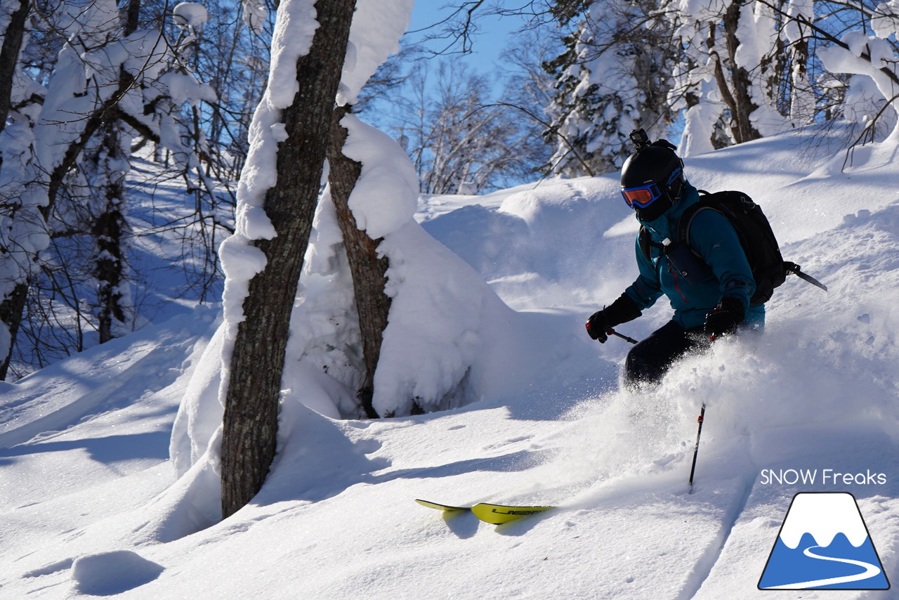 カムイスキーリンクス 今季ICチケット導入＆新装OPENのセンターハウスで快適度アップ☆そして、粉雪が舞い上がる尾形信の『パウダーガイド』!!